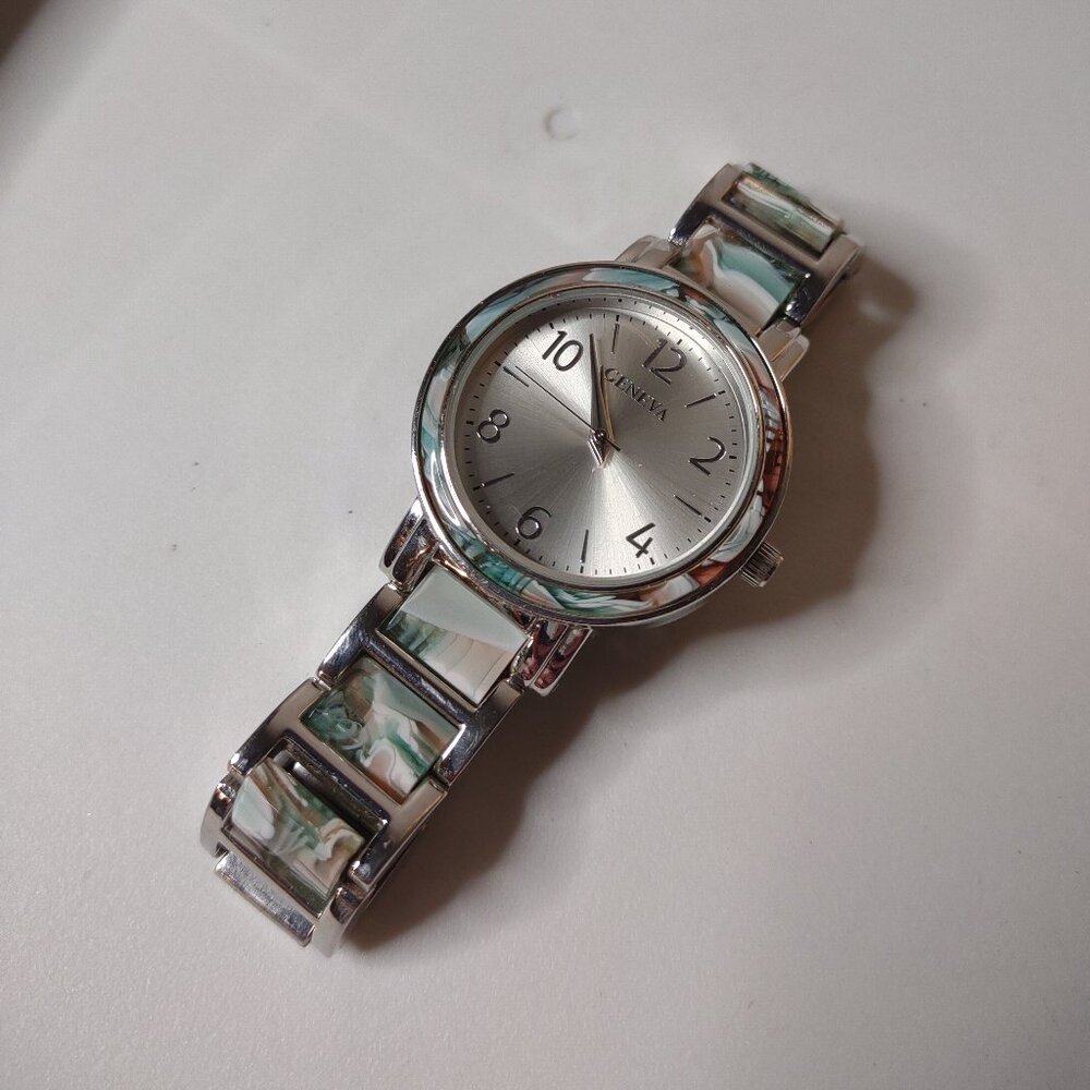Pretty Geneva Silver Tone And Faux Shell 6.5 Inch Watch